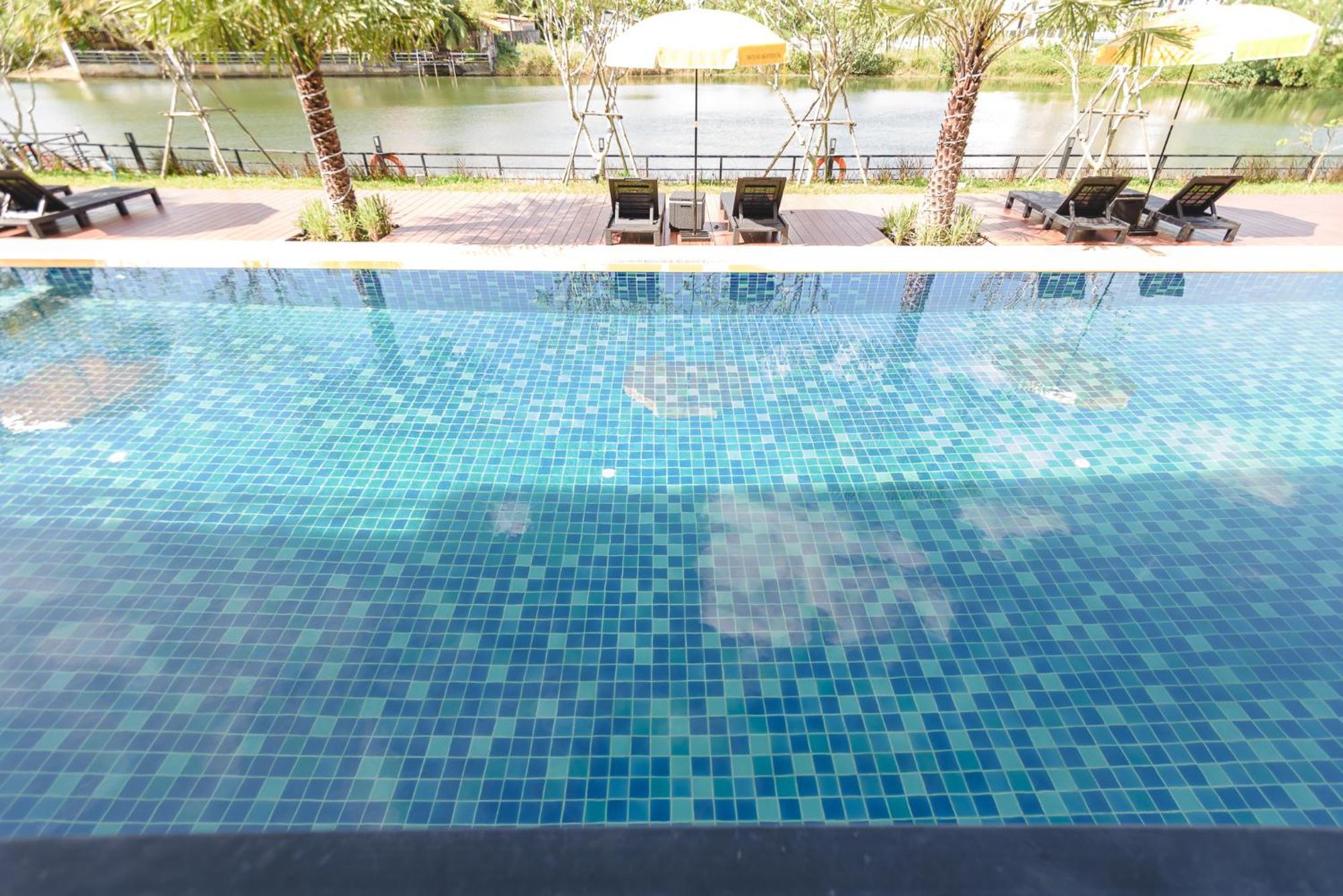 Phuengluang Riverside Hotel Чантабури Экстерьер фото