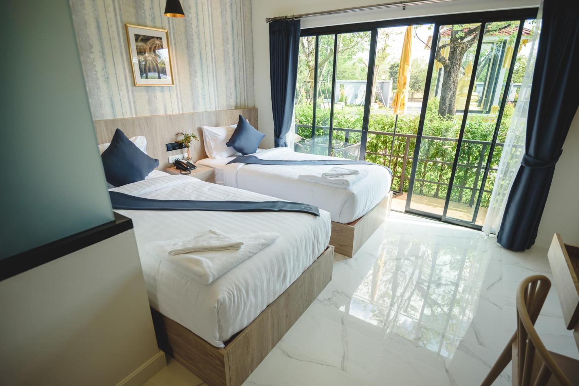 Phuengluang Riverside Hotel Чантабури Экстерьер фото